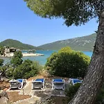 & Ja * Stone Harbor