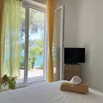 & Ja *